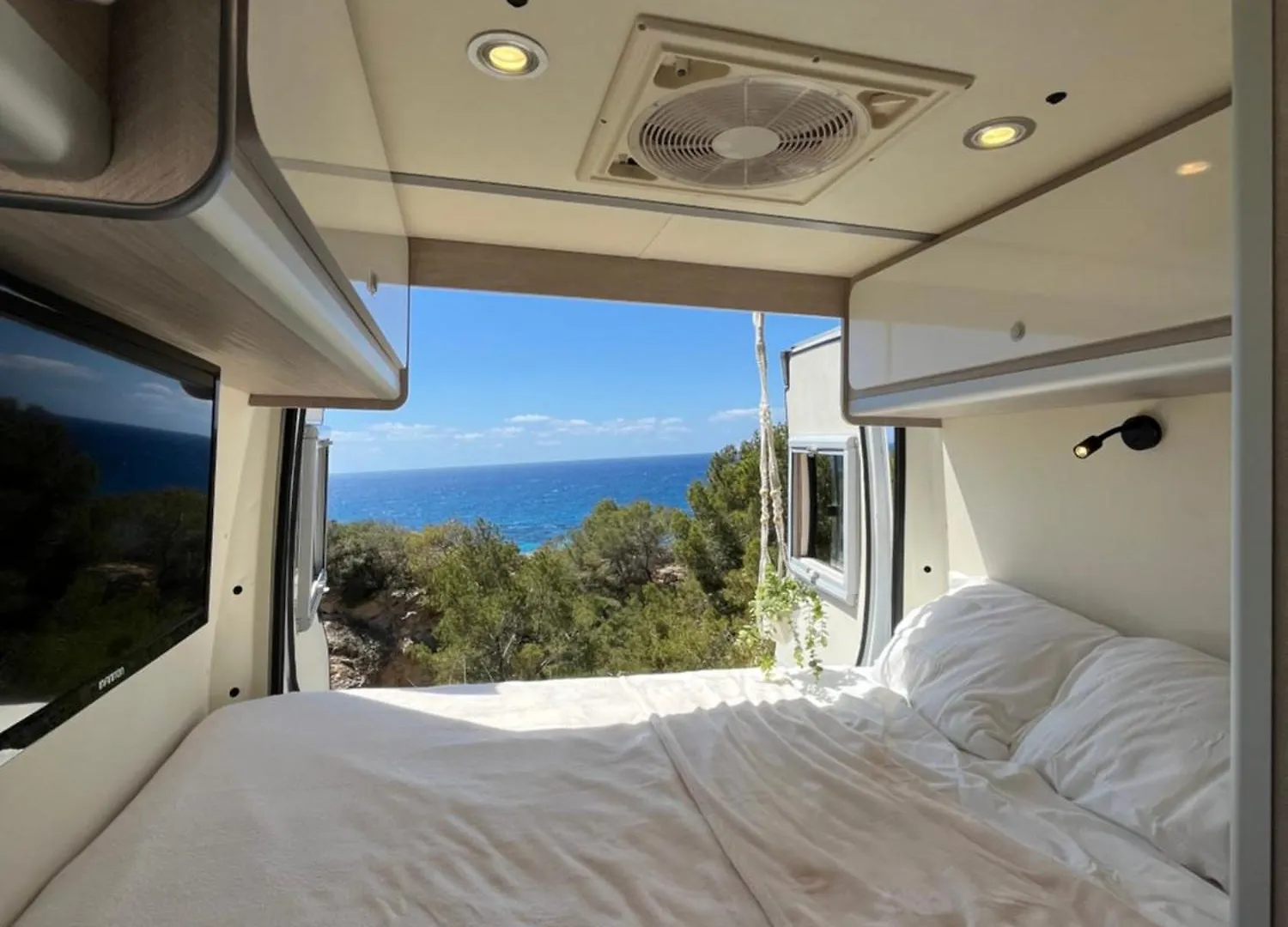 Beautiful Campervan Ses Cadenes Campeggio