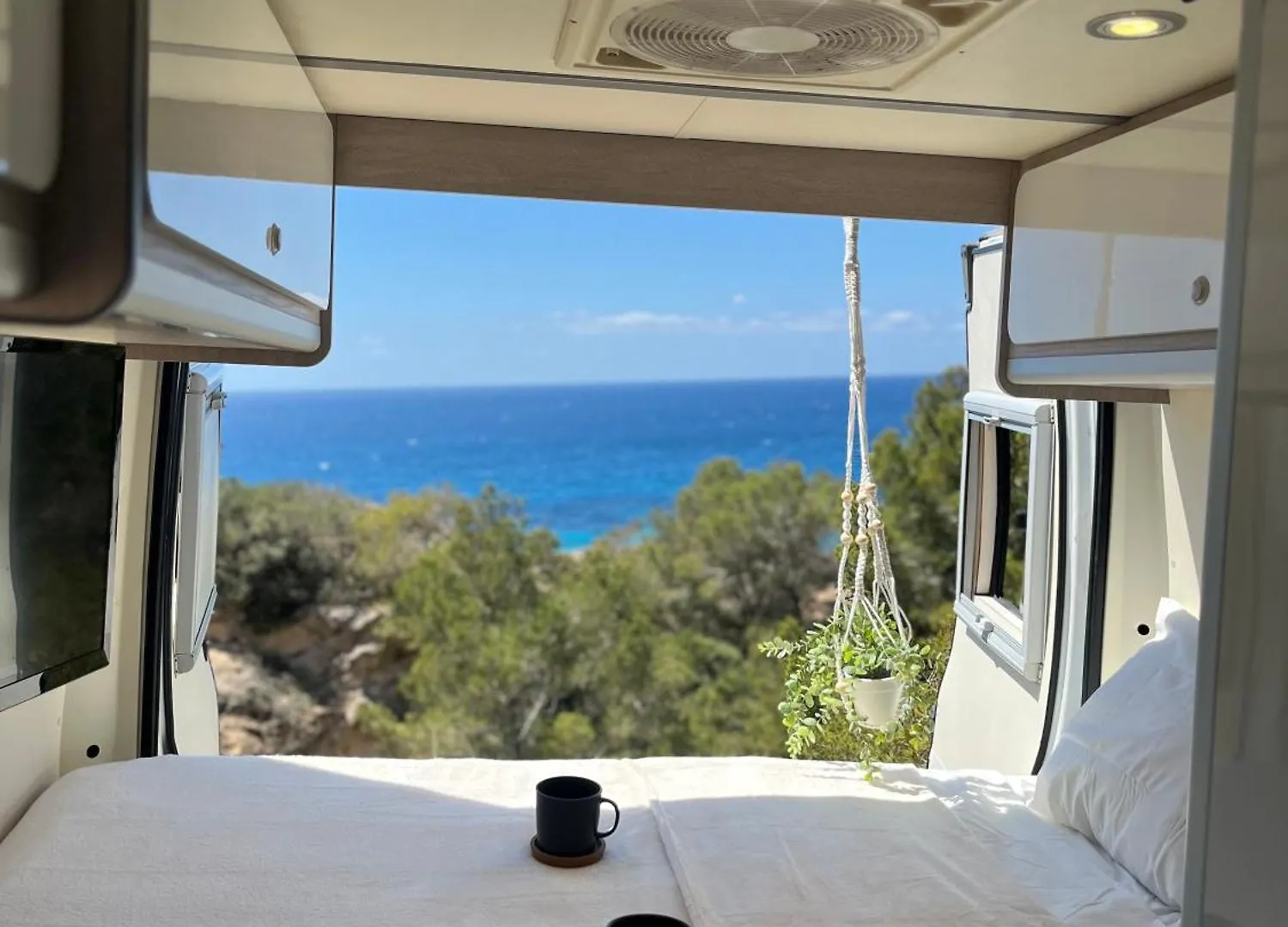 Beautiful Campervan Ses Cadenes Kamp alanı