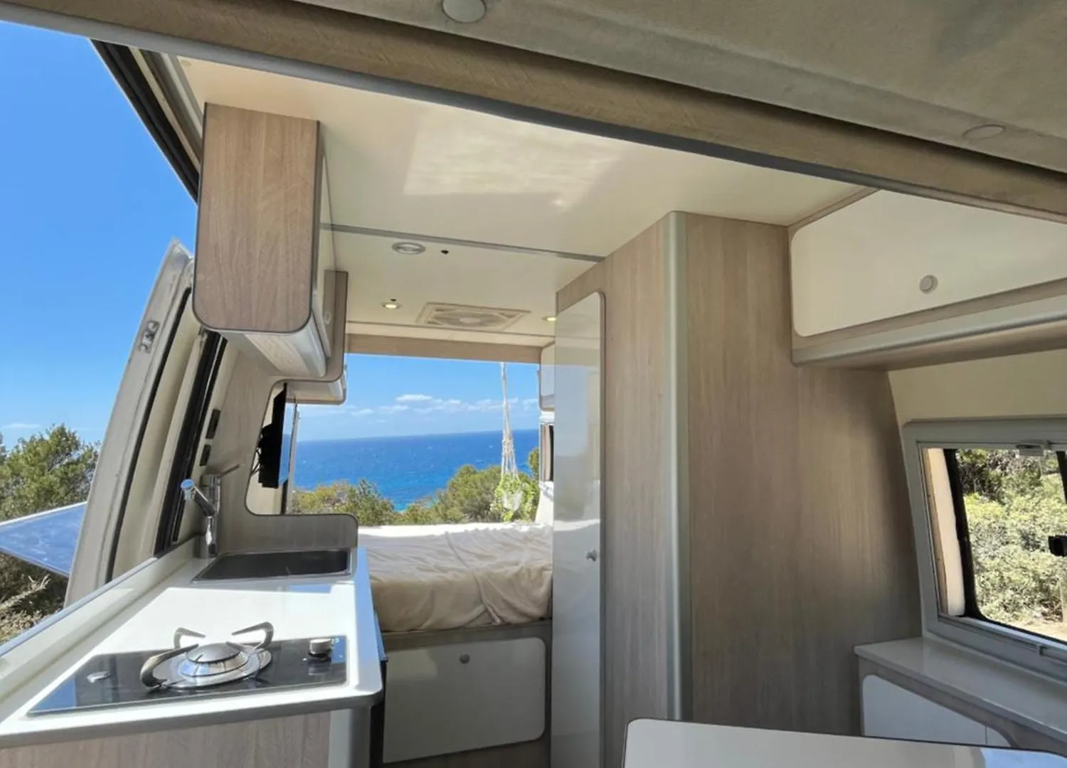 Kamp alanı Beautiful Campervan Ses Cadenes
